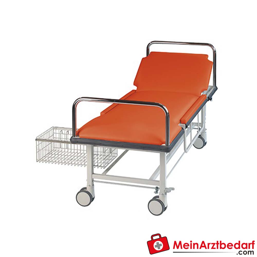 Patiententransportliege mit zwei Seitengittern, Kantenschutz, Schiebegriffen.